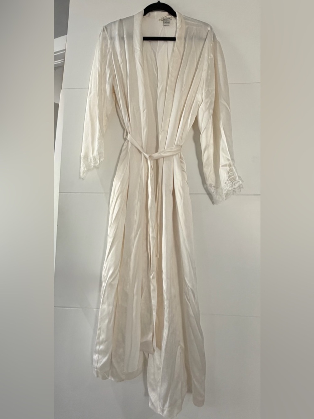 NWOT Neiman Marcus 100% Silk Robe with Inner/Outer Tie, Lace-Trim Sleeves Large
